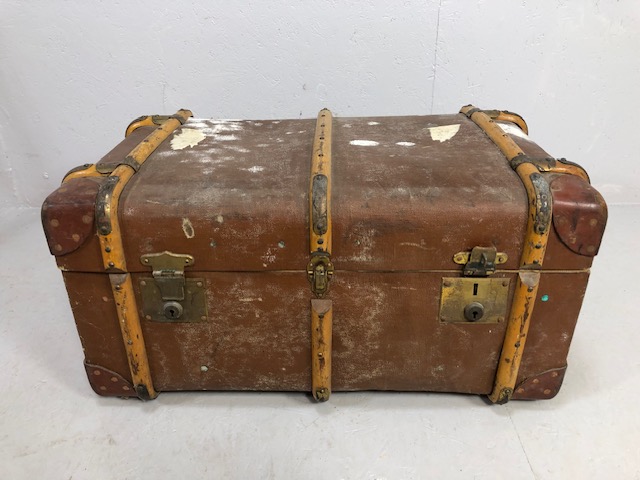 Antique wooden hoop bound travel or cabin trunk approximately 77x 48 x 38cm
