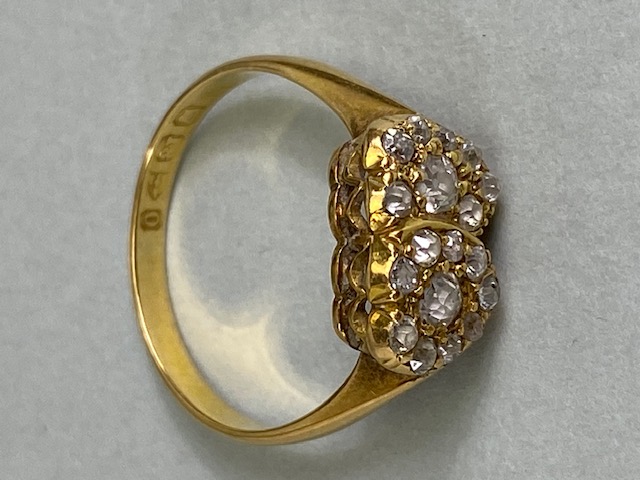18ct yellow gold ring of 2 joined heart shaped cluster settings set with diamonds approximately 2.7g - Image 3 of 3