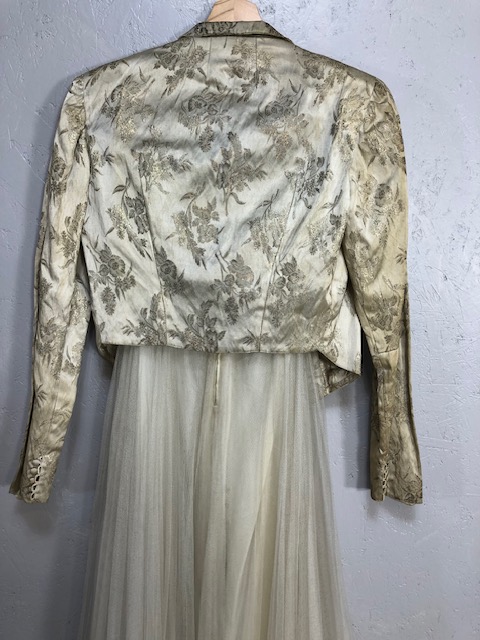 Vintage Clothing, mid 20th century ladies evening gown in Oyster brocade with gold thread detail and - Image 4 of 9