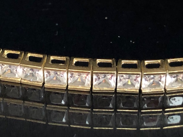 9ct Gold Tennis style bracelet marked 375 CZ and approx 19cm in length total weight 9.9g - Image 2 of 9