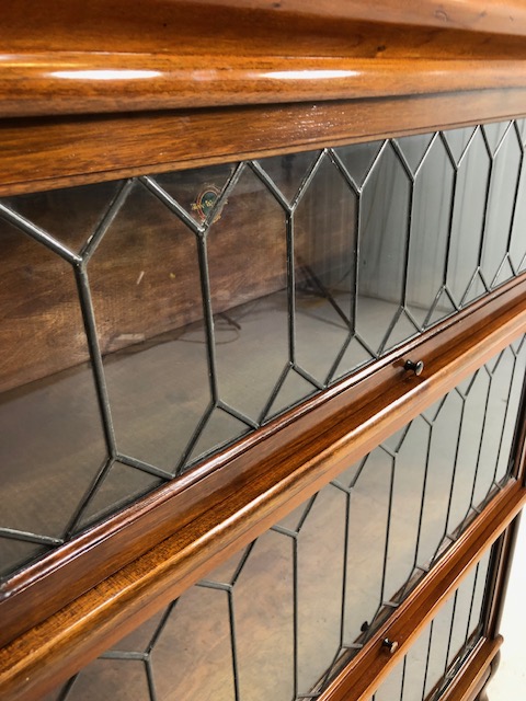 Three section Globe Wernicke bookcase with leaded glazed panel doors approx 87 x 31 x 125cm - Image 4 of 9