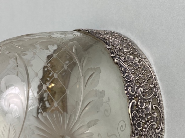 Silver marked 800 continental Glass and silver decanter, the silver repousse in an Art Nouveau style - Image 5 of 8