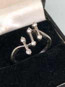 18ct White Gold contemporary/ studio design ring stamped 'PT' possibly continental set with six