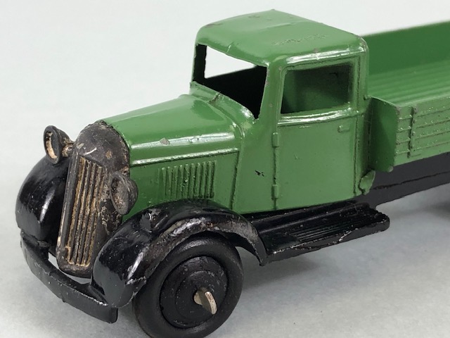 Dinky Toys, 25A Bedford flat bed lorry in green with black hub caps and grill - Image 2 of 6