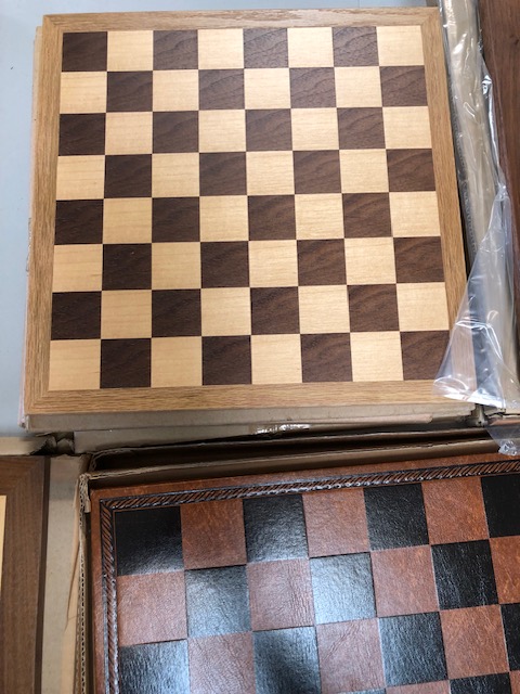 Vintage games, quantity of wooden chess boards of varying sizes and styles still in there original - Image 4 of 7