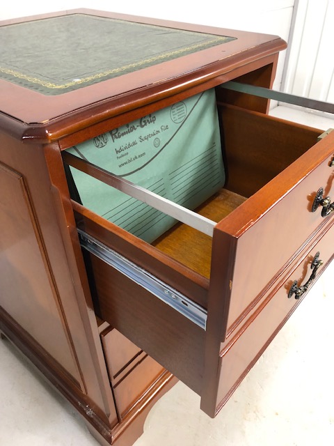 Office filling cabinet in wood with leather insert top, two deep drawers disguised as four smaller - Image 5 of 5