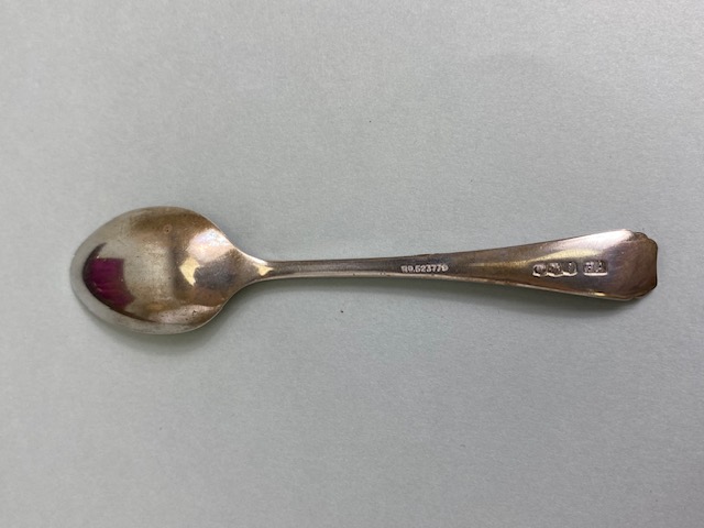 Antique Silver hallmarked set six of teaspoons and pair silver hall marked of sugar tongs in their - Image 3 of 7