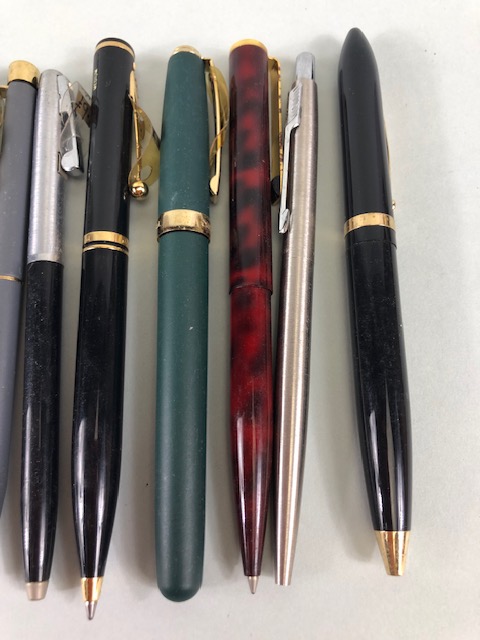 Sheaffer pens, collection of 1980s Sheaffer ball point pens in various designs new old stock (not - Image 5 of 5