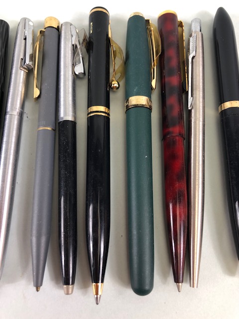 Sheaffer pens, collection of 1980s Sheaffer ball point pens in various designs new old stock (not - Image 4 of 5