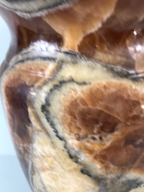 Decorator interest, large Italian Onyx vase of burnt umber colour with crystalline structural - Image 4 of 6
