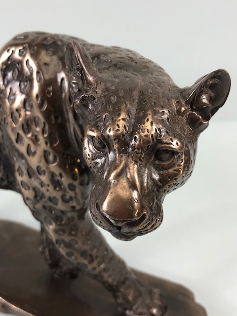 Cold Cast Bronze Big Cats: two leopards (one with damage to tail ) and a tiger, by Regency Fine arts - Image 3 of 7