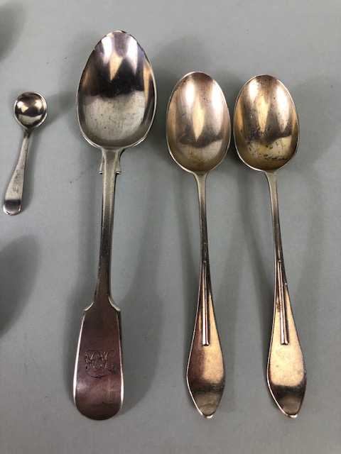 Silver Hallmarked spoons to include apostle, fancy and salt, 13 items approximately 131.3g - Image 2 of 9