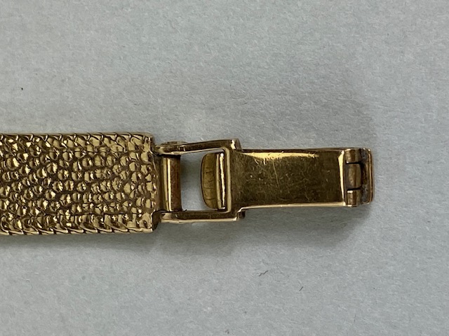 9ct gold vintage 1960s ladies OMEGA wrist watch on 9ct gold bark finish bracelet total length - Image 8 of 14
