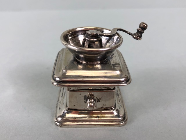 Miniature silver items to include a continental silver Violin and Coffee grinder and an English - Image 7 of 10