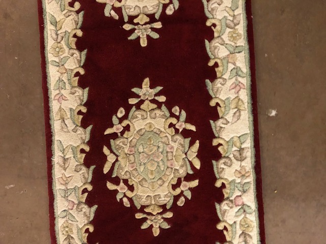 Chinese wool rug, sculpted hall runner without fringe bearing typical designs of flowers against a - Image 5 of 6