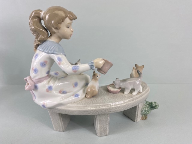 Lladro, porcelain figures being 010.08023, Room for Three, 06109, Meal time, 010.06941 Kittens - Image 10 of 12