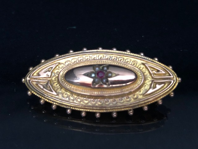9ct Gold mourning brooch set with seed pearls and a central Garnet approx 44mm wide & 3.5g
