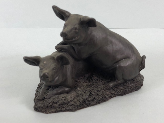 Vintage whimsical figure of a pig in brass approximately 36 x 14cm along with a cold cast bronze - Image 2 of 8