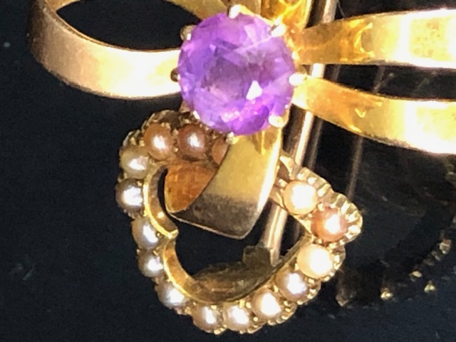 15ct yellow gold Victorian sweet heart brooch of 2 joined hearts set with seed peals and amethysts - Image 2 of 5