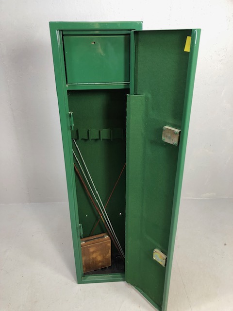 Gun storage cabinet, steel with dark green enamel paint finish, single right hand door, space for - Image 3 of 7