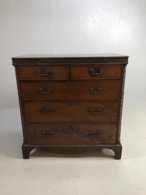 Victorian five drawer chest of drawers with carved frieze detailing approx 98 x 50 x 103cm