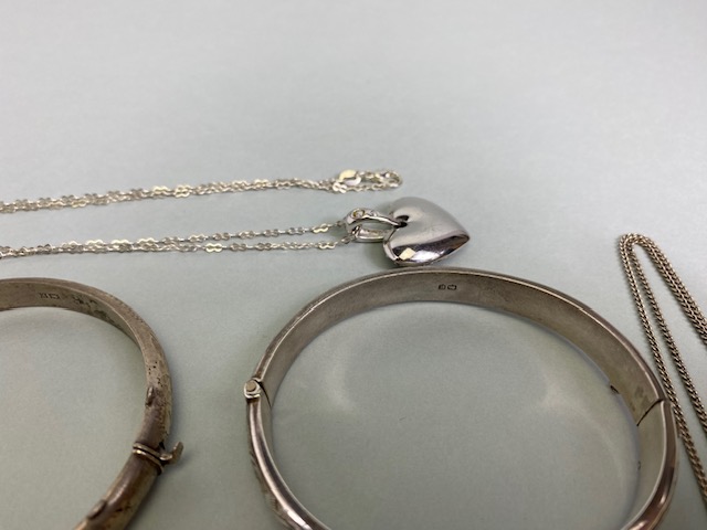 Silver hall marked jewellery and other items to include two bangles, money clip ring heart crystal - Image 9 of 9