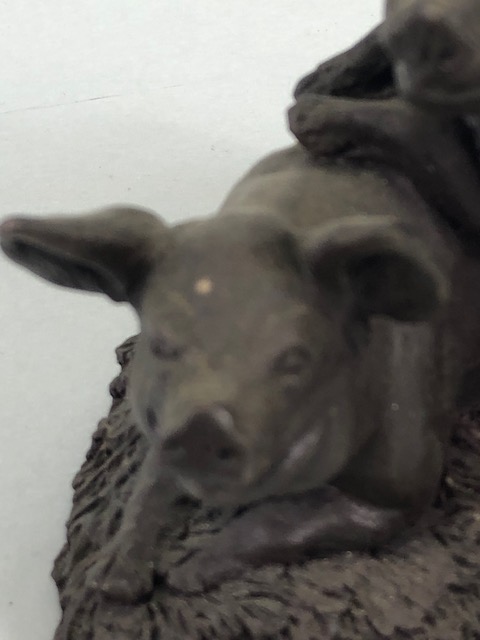 Vintage whimsical figure of a pig in brass approximately 36 x 14cm along with a cold cast bronze - Image 4 of 8
