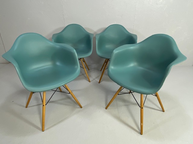 Vitra Eames plastic armchairs, design Charles and Ray Eames, set of four with outsplayed wooden - Image 17 of 17
