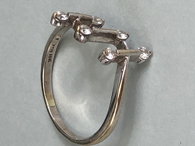 18ct White Gold contemporary/ studio design ring stamped 'PT' possibly continental set with six - Image 5 of 8