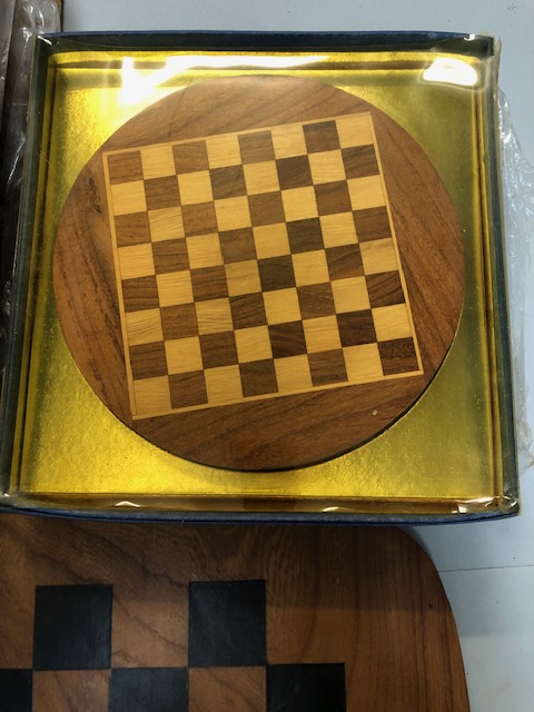 Vintage games, quantity of wooden chess boards of varying sizes and styles still in there original - Image 7 of 7