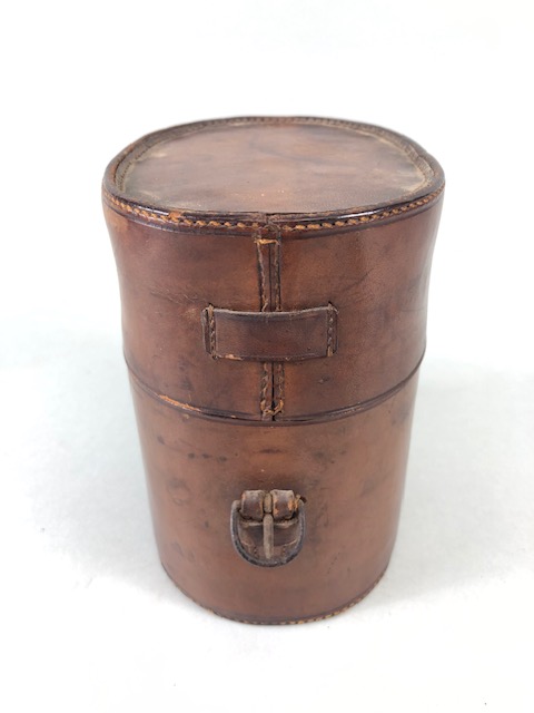 Sporing interest, early 20th century leather cased set of spirit flasks and a small tot flask - Image 3 of 8