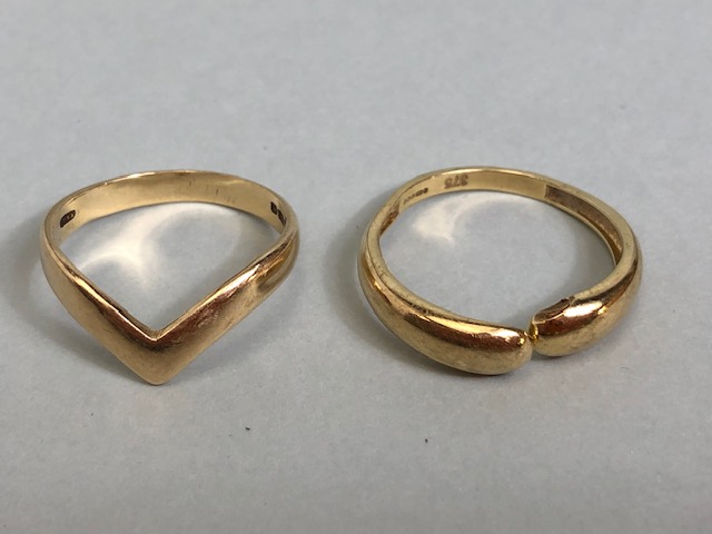 Two yellow gold 9ct rings one of wish bone style (size 'O' & 'Q') total weight approx 3.9g - Image 2 of 4