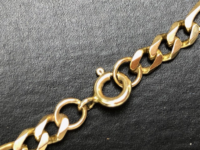 9ct Gold Curb link necklace of three smaller links punctuated by a larger oval link approx 48cm in - Image 5 of 5