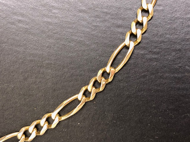 9ct Gold Curb link necklace of three smaller links punctuated by a larger oval link approx 48cm in - Image 4 of 5