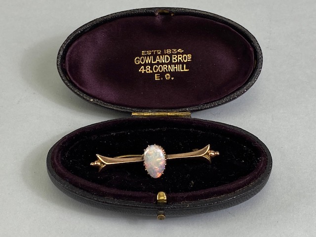 Unmarked antique gold bar brooch set with a pear shaped opal approximately 5 x 10mm, total weight - Image 6 of 7