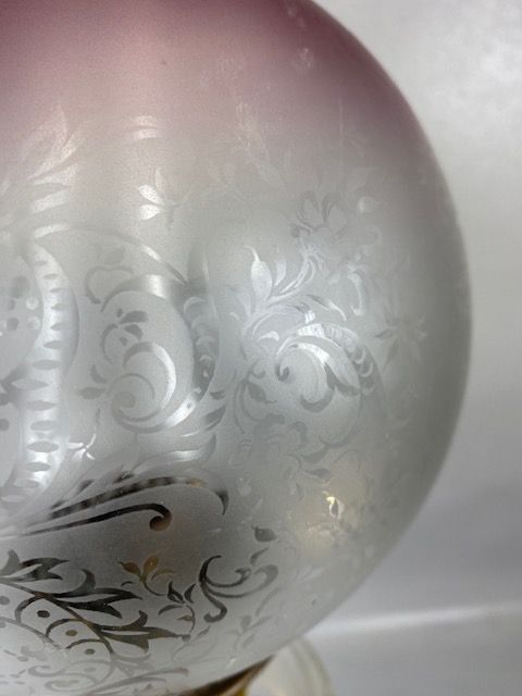Antique Oil Lamp, Brass twisted column base with clear glass reservoir frosted etched glass shade - Image 7 of 7