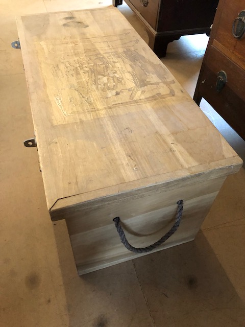 Modern wooden seaman's style trunk or chest with rope handles approximately 95 x 43 x 43 cm - Image 3 of 4