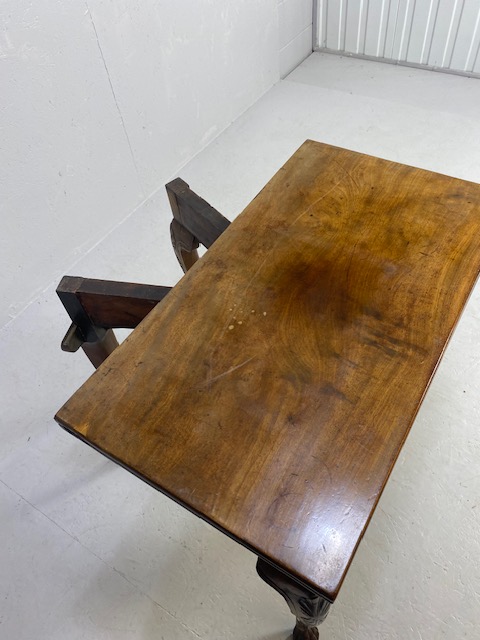 Victorian side table with folding leaf extending to make a tea table in flame mahogany with lion paw - Image 4 of 5