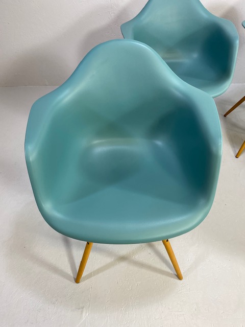 Vitra Eames plastic armchairs, design Charles and Ray Eames, set of four with outsplayed wooden - Image 3 of 17