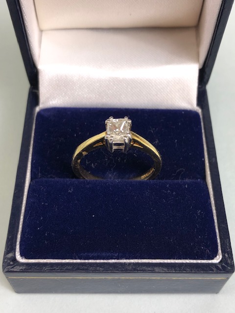 18ct yellow gold hallmarked, cushion cut solitaire diamond ring approximately size M, 3.18g total - Image 5 of 5