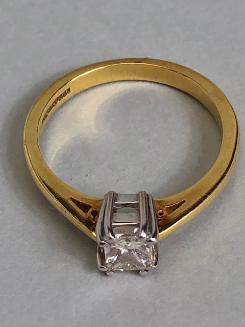 18ct yellow gold hallmarked, cushion cut solitaire diamond ring approximately size M, 3.18g total - Image 3 of 5