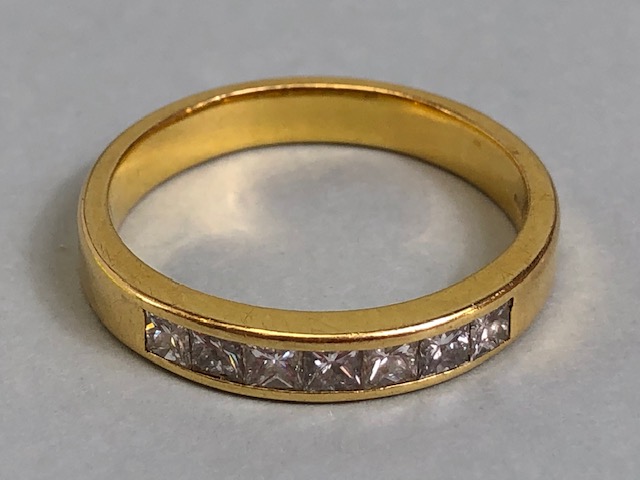 18ct Gold Diamond ring size 'T' set with Square Cushion cut Diamonds in a Pave setting (7 - Image 5 of 6