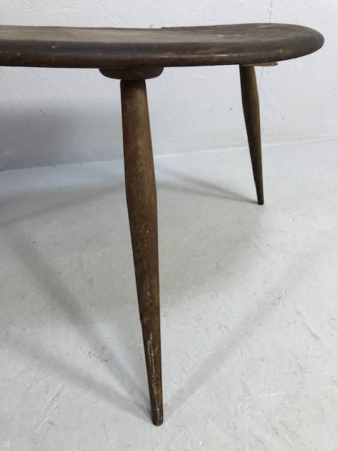 Vintage Ercol pebble design side or occasional table approximately 67 x 44cm - Image 5 of 6
