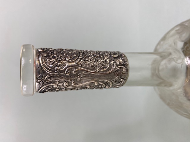 Silver marked 800 continental Glass and silver decanter, the silver repousse in an Art Nouveau style - Image 2 of 8