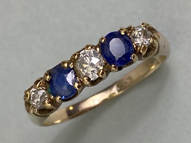 9ct yellow gold five stone ring set with two Sapphires and three diamonds in a liner setting - Image 3 of 5