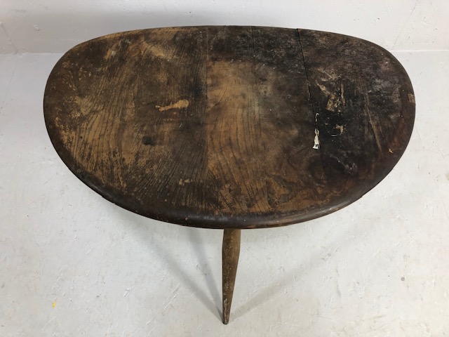 Vintage Ercol pebble design side or occasional table approximately 67 x 44cm - Image 2 of 6