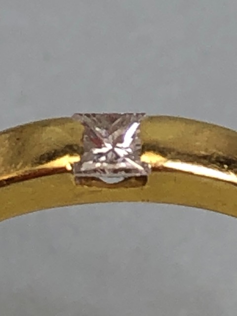 18ct Gold Band set with a single cushion cut Diamond size approx 'T' and total weight approx 4.5g - Image 3 of 5