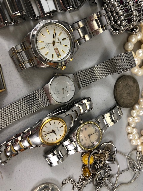 A good collection of costume jewellery to include fashion and vintage watches, pearls, silver - Image 4 of 16