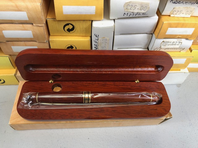 Vintage Pens, a large quantity of cased, boxed and loose wood pens, and pen sets untested ONS - Image 2 of 6