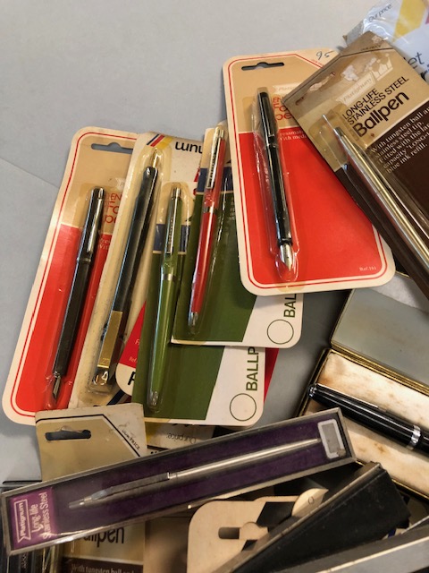Vintage pens, large quantity of vintage 1980s, Platignum, ball point pens, Fountain pens and pencils - Image 19 of 21